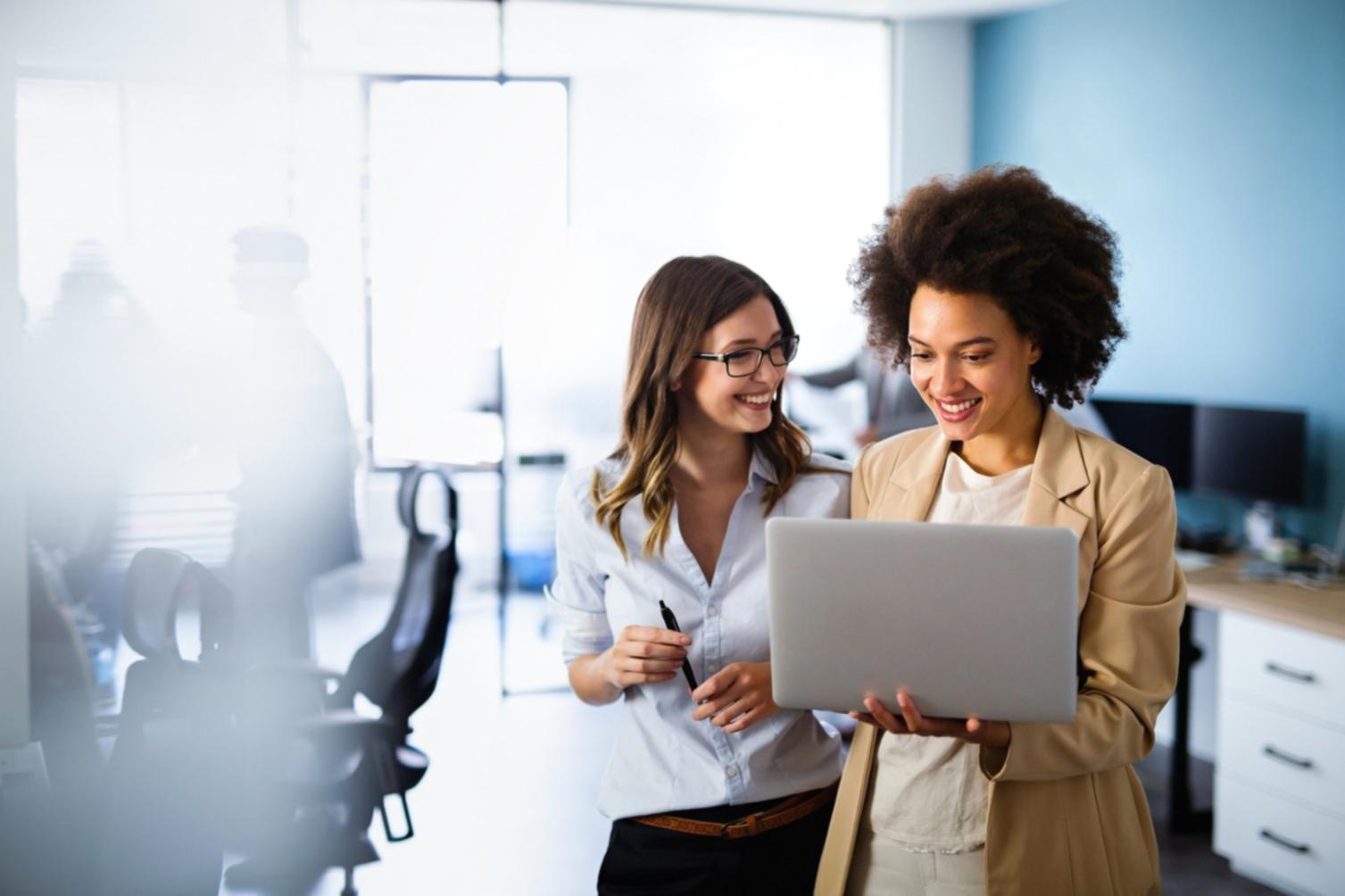 Arbeitsplatz mit digitalem Lernsystem